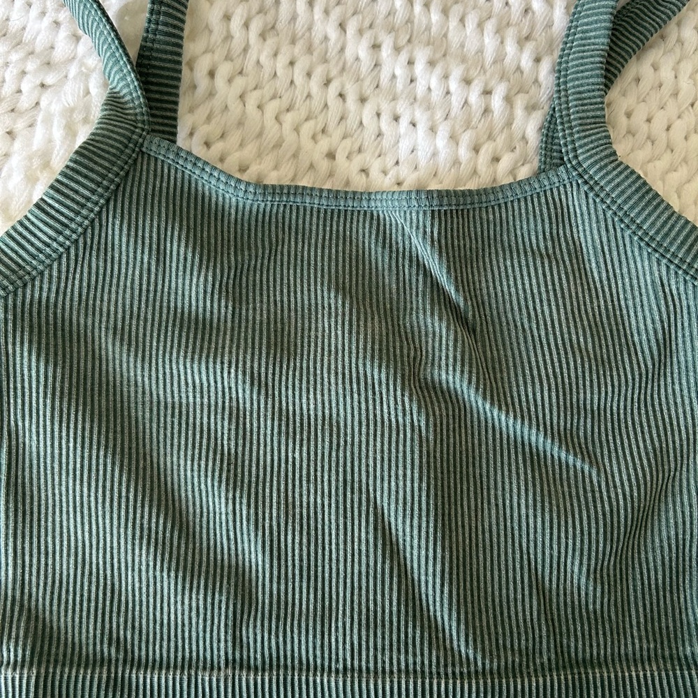 Colsie Green Ribbed crop top - Picture 3 of 4